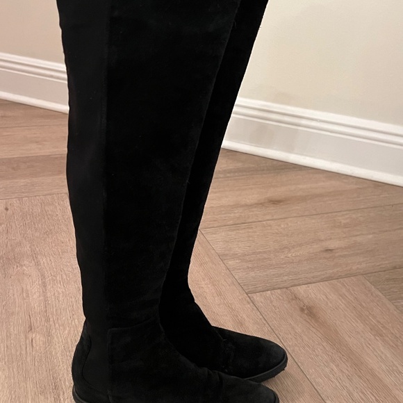 Vintage Stuart Weitzman Suede Knee-High Boots – Style KW 95606 – Size 7.5M - Picture 4 of 8